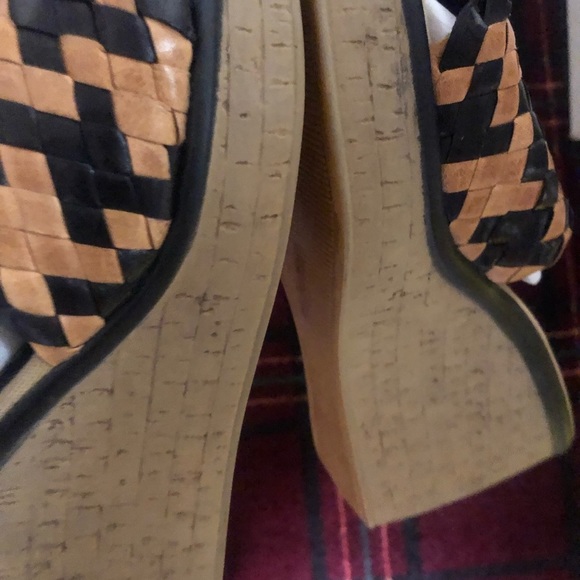 Italian Shoemakers size 10 black &Tan braided leather open toe wedge